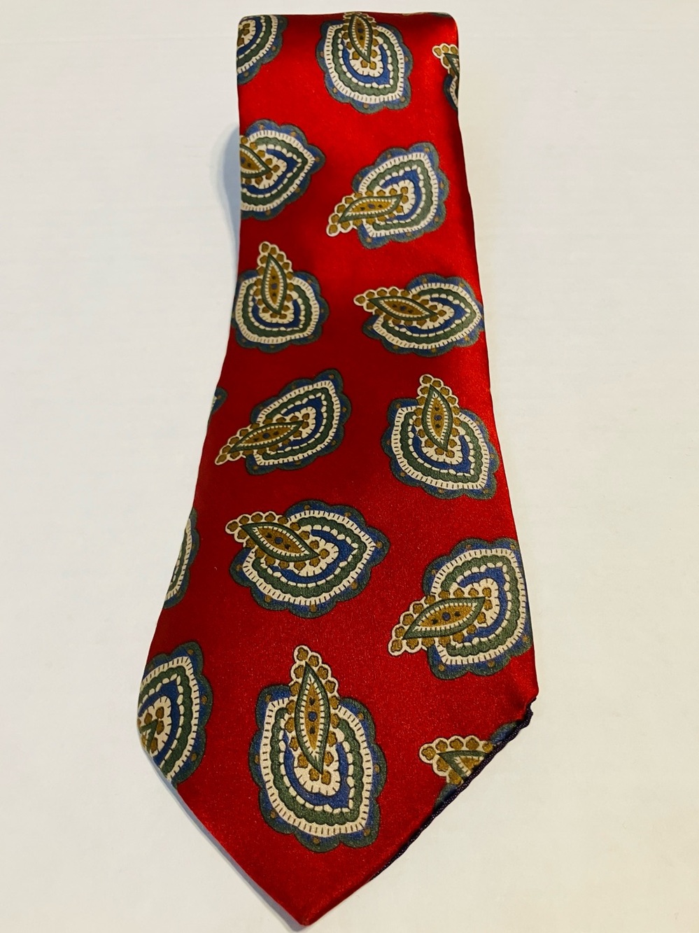 London Fog Red Tie Necktie with paisley Print made in the USA All Italian Silk